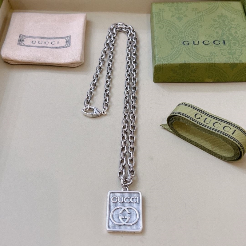 G*u*i necklaces